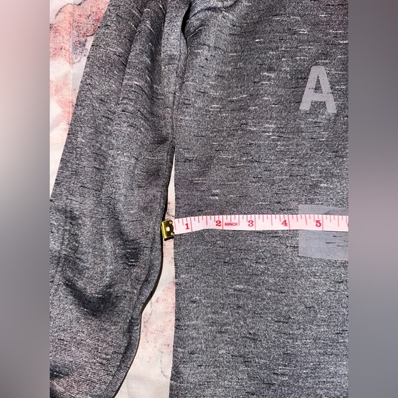 Under Armour Sweater - Picture 4 of 7